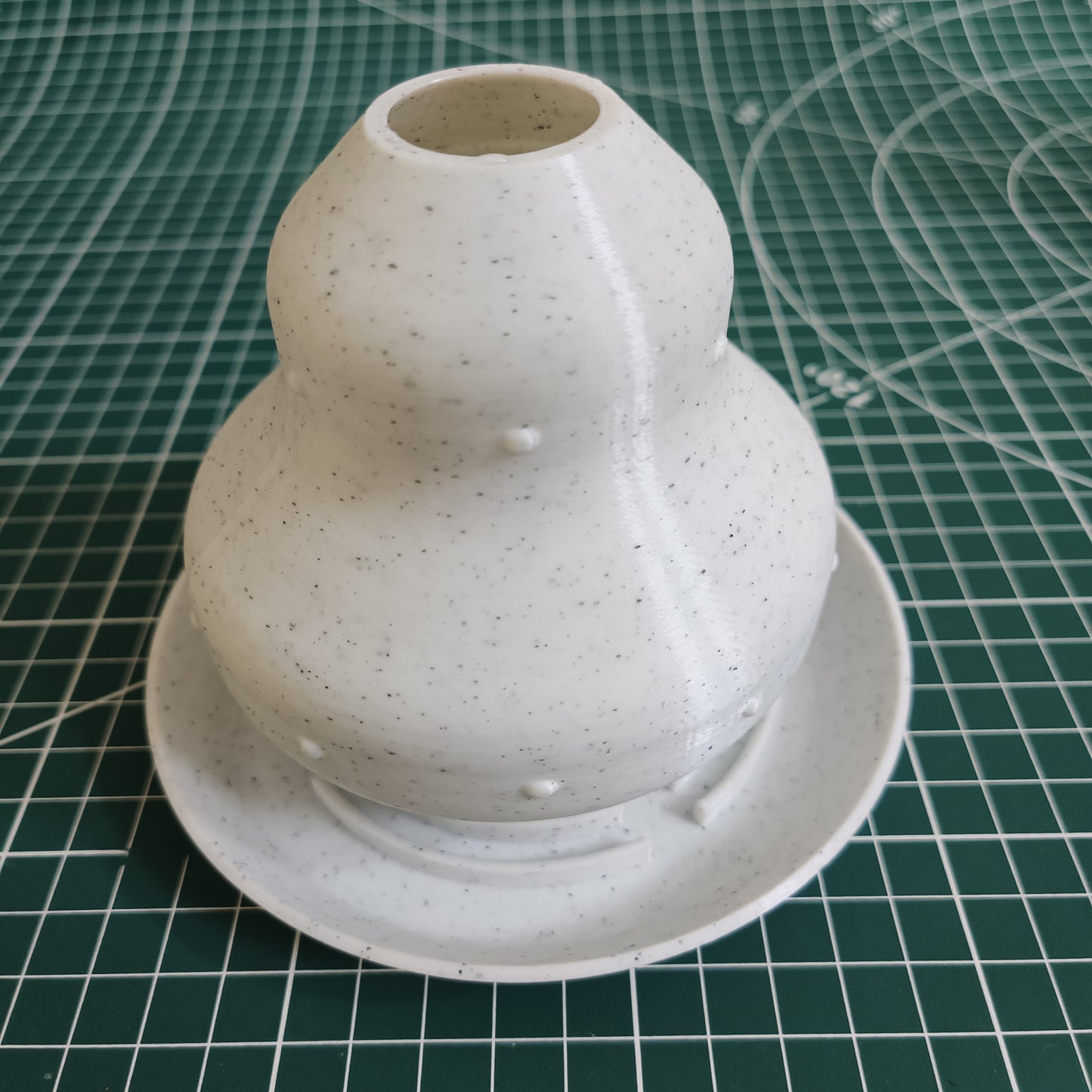 Curved Pebble-Contour Flower Vase – Modern Organic 3D Printed Planter