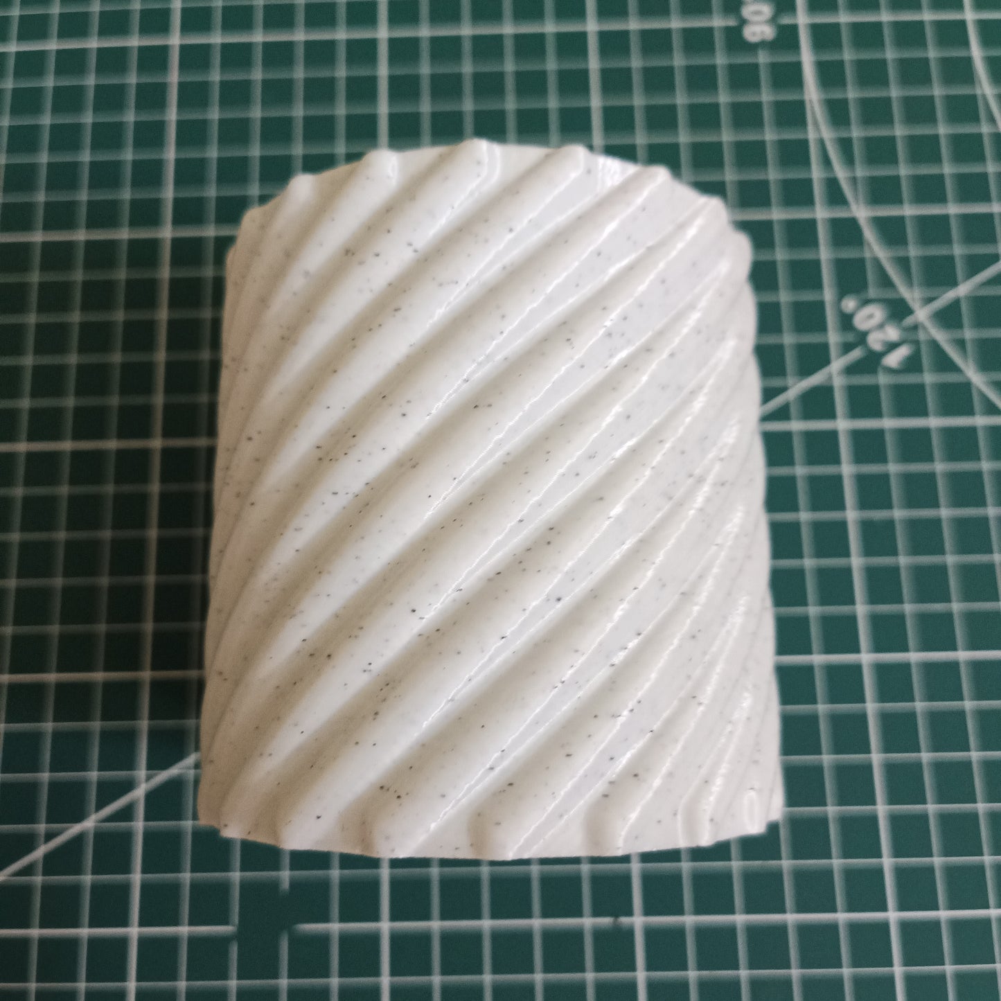 Vertical Spiral Textured Cylindrical Flower Pot – Modern 3D Printed Planter for Home & Office Decor