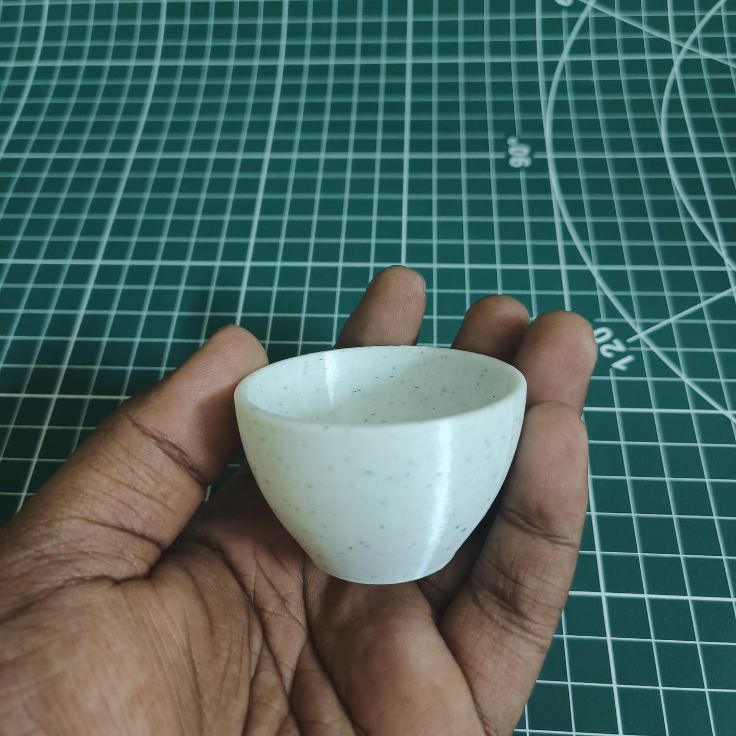 Mini Rinse Cup for Painters – Compact Water Holder for Brushes and Detailing Work