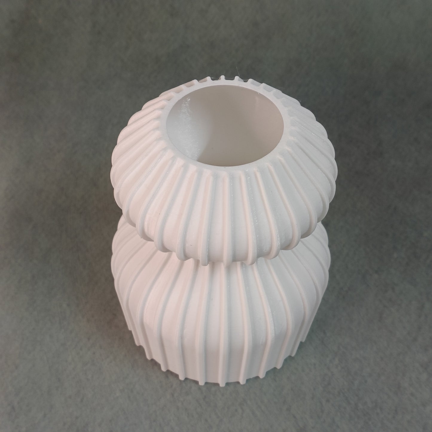 Textured Double Curve Flower Vase – Modern Ripple Design Decorative Planter for Home & Office