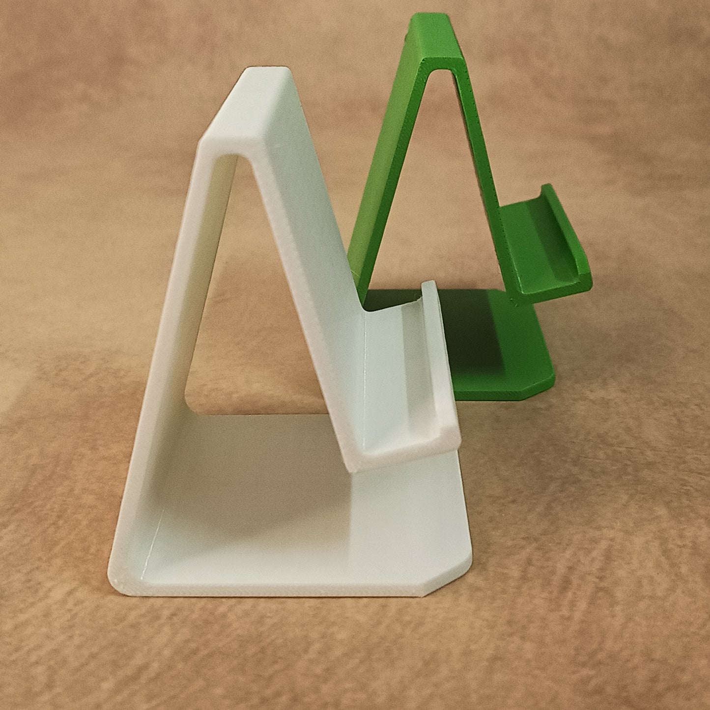 Minimalist Phone Holder for Desk & Office – Strong, Stable & Universal Fit