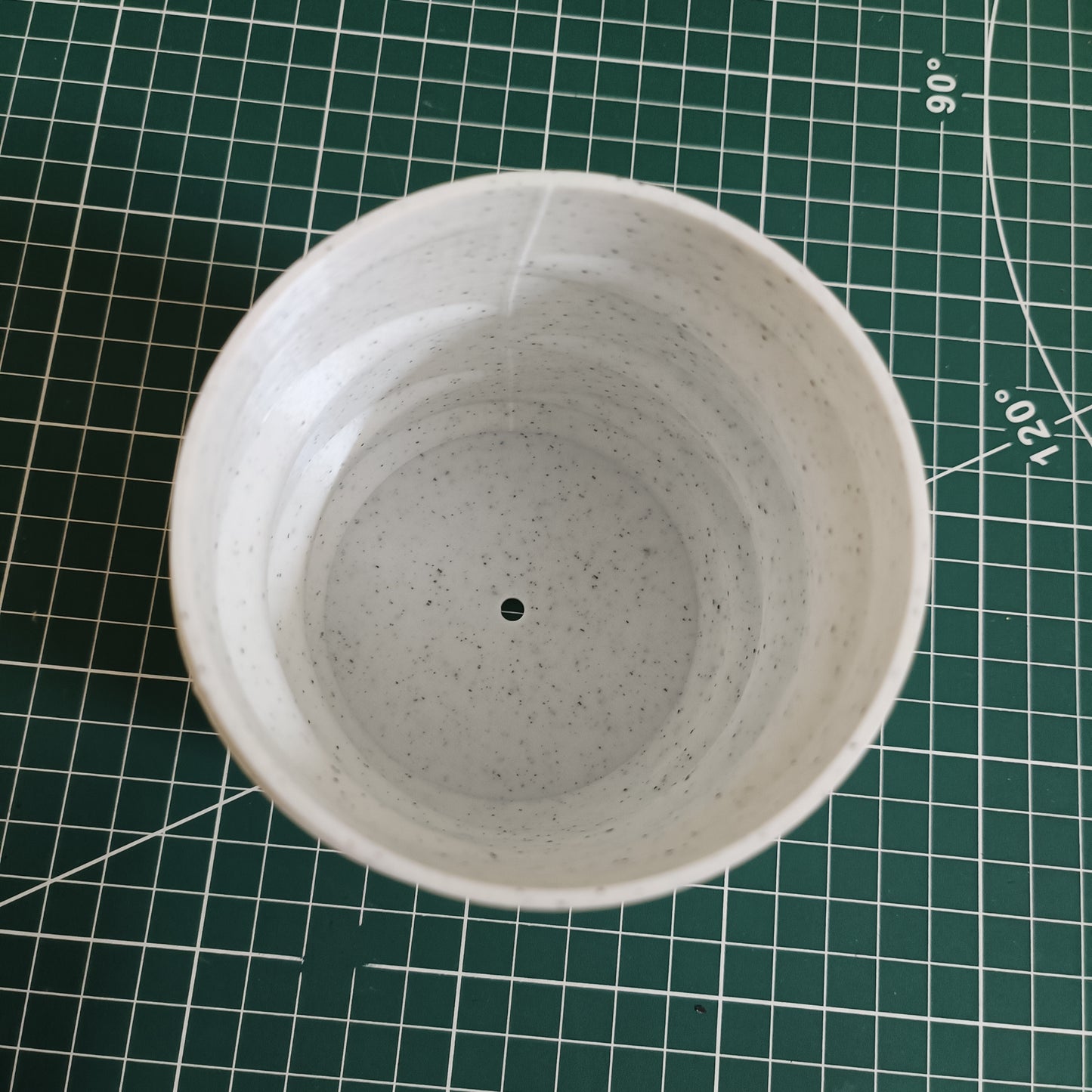 Layered Ridge Flower Pot – Minimal Decorative Pot for Indoor Plants