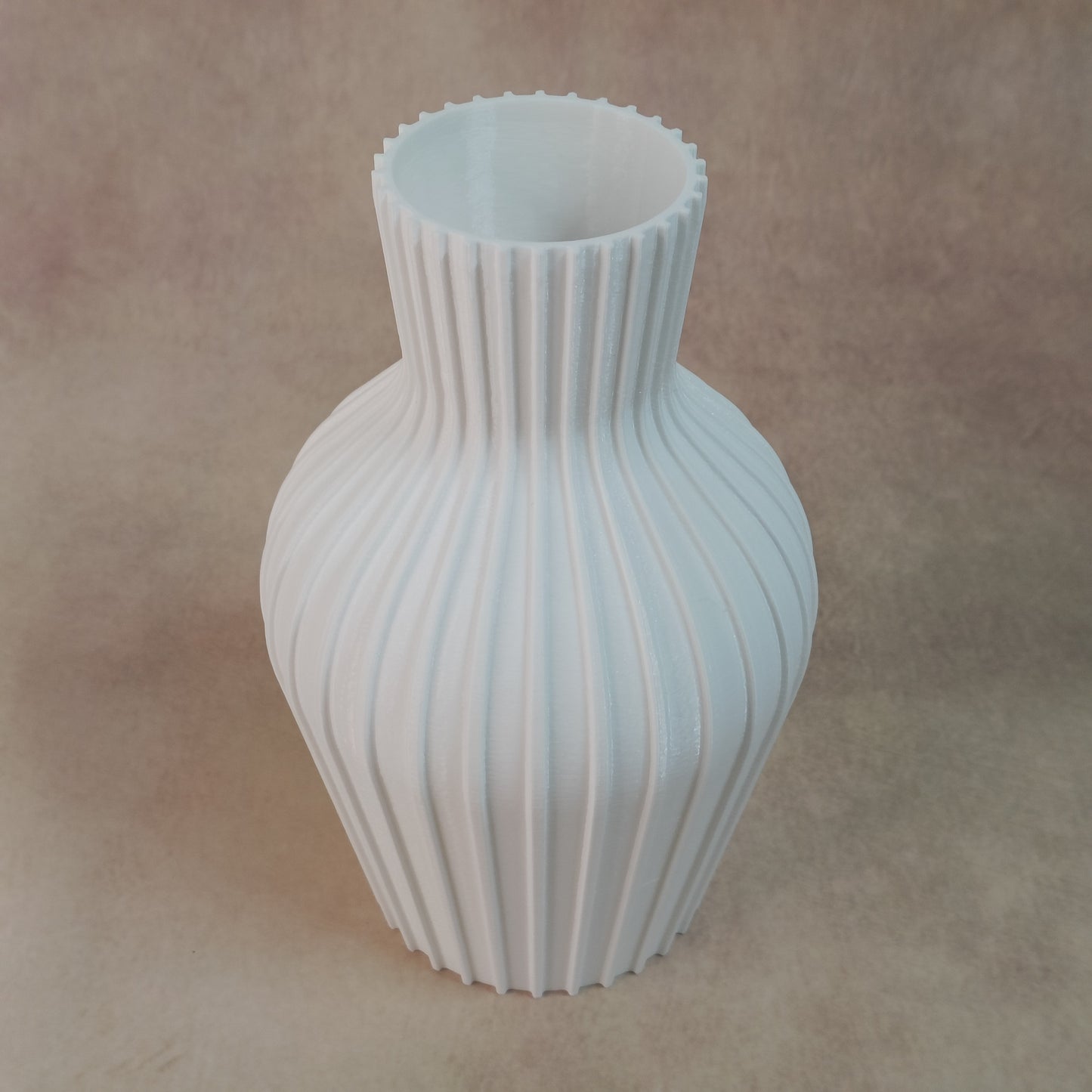 Elegant Curved White Flower Vase – Tall Decorative Pot for Home & Office Décor