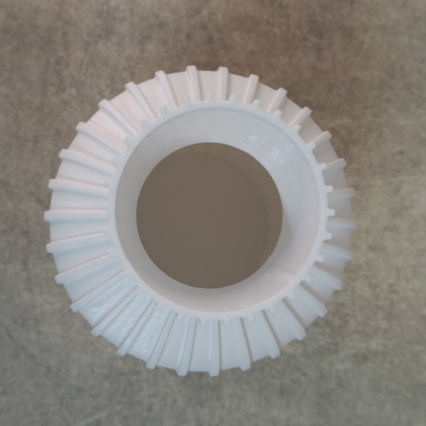 Elegant Curved White Flower Vase – Tall Decorative Pot for Home & Office Décor