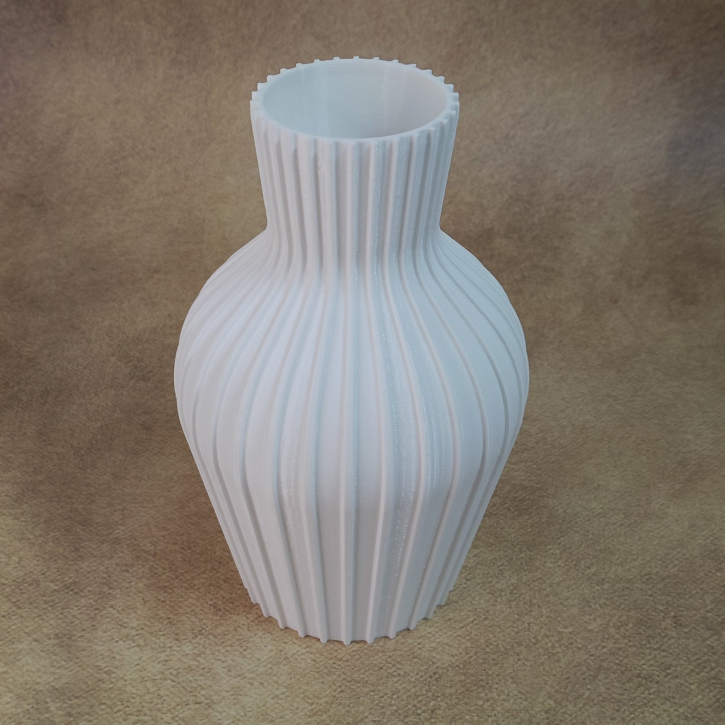 Elegant Curved White Flower Vase – Tall Decorative Pot for Home & Office Décor