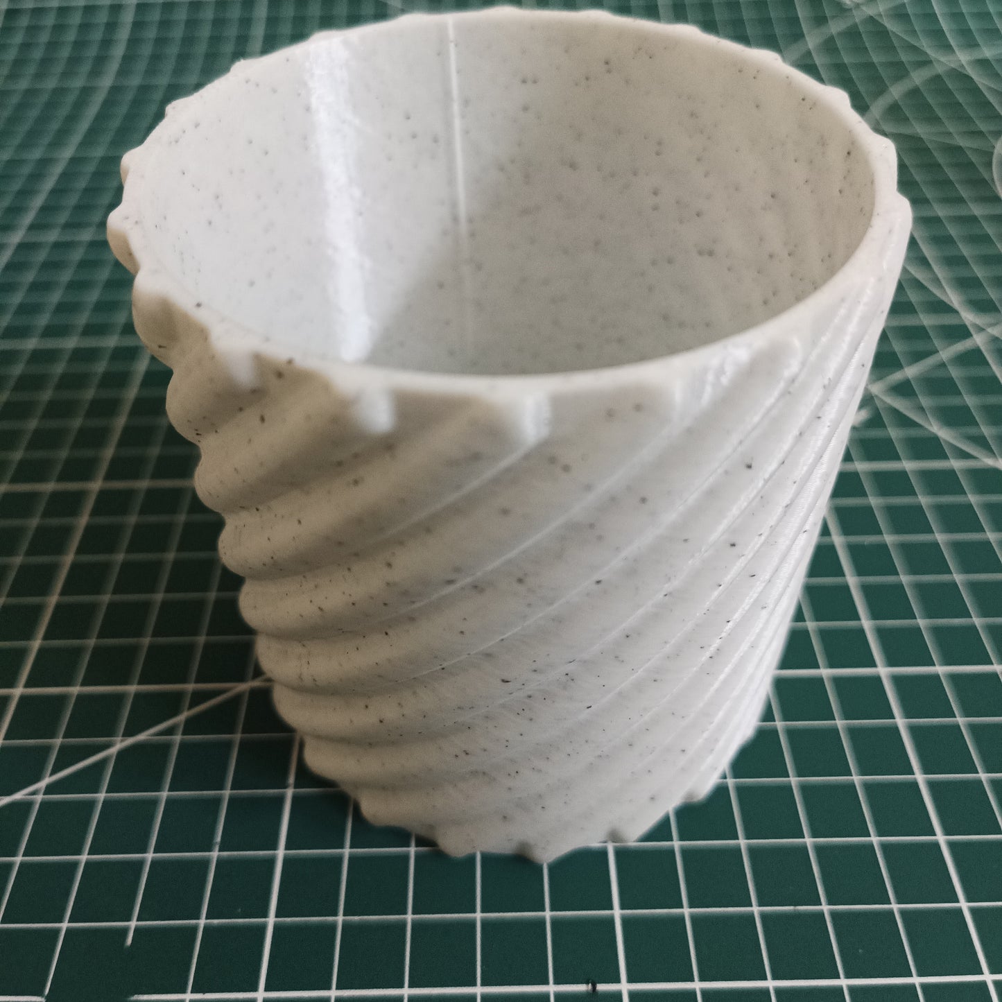 Vertical Spiral Textured Cylindrical Flower Pot – Modern 3D Printed Planter for Home & Office Decor