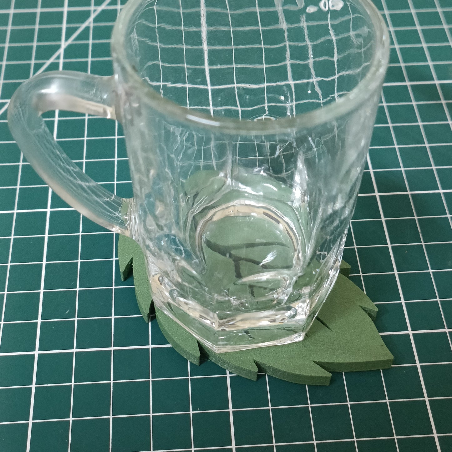 Leaf Shaped Coaster – Minimal & Aesthetic Table Decor