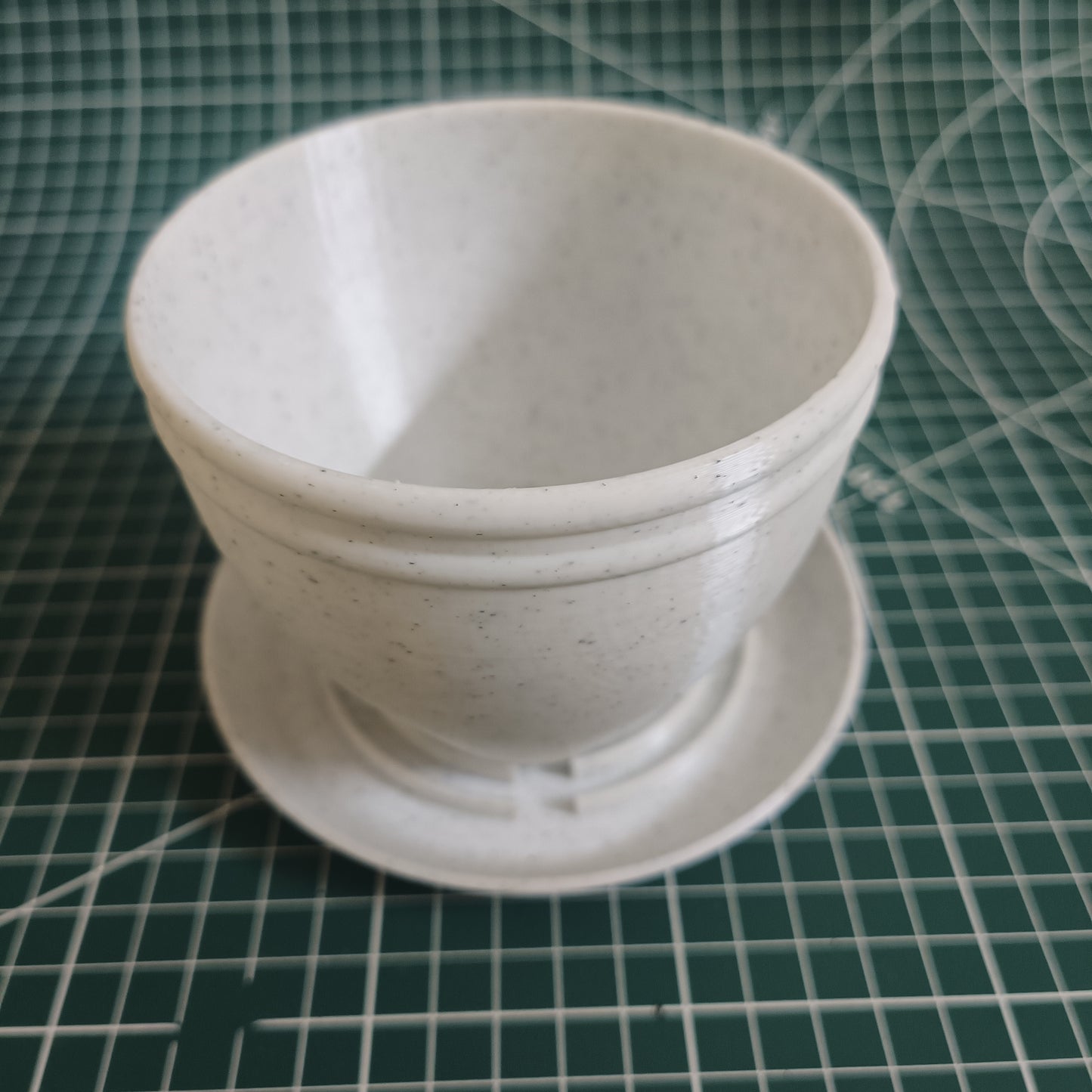 Elegant Double-Rim Tapered Flower Pot – Smooth Minimal Design for Modern Spaces