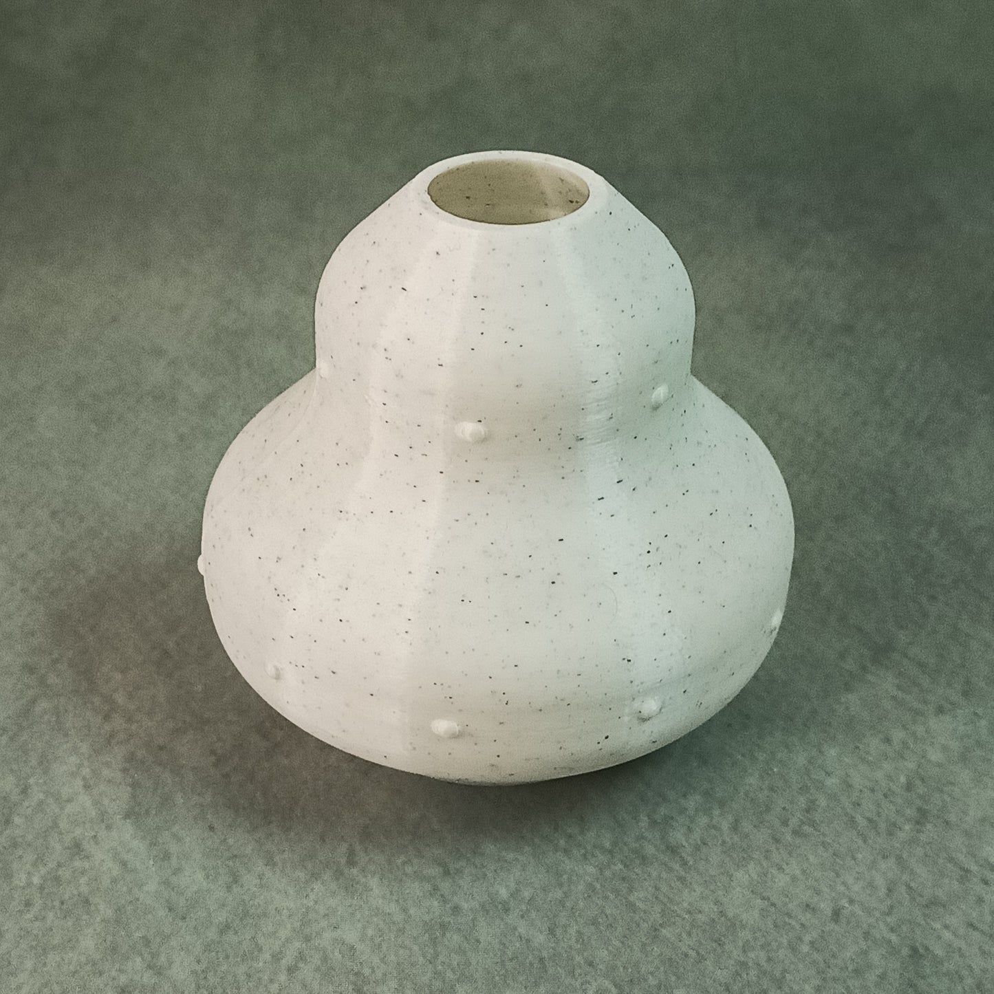 Curved Pebble-Contour Flower Vase – Modern Organic 3D Printed Planter
