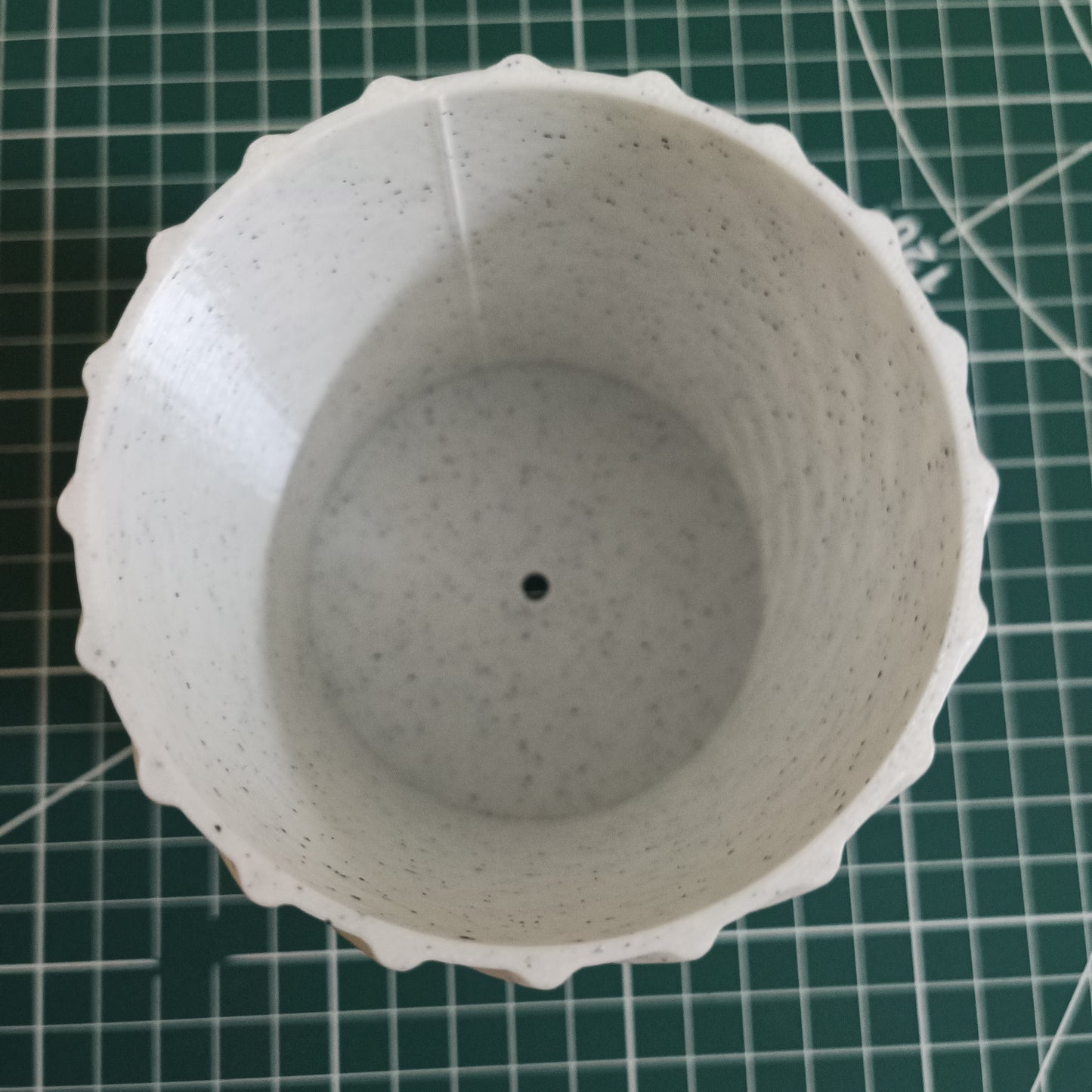 Vertical Spiral Textured Cylindrical Flower Pot – Modern 3D Printed Planter for Home & Office Decor